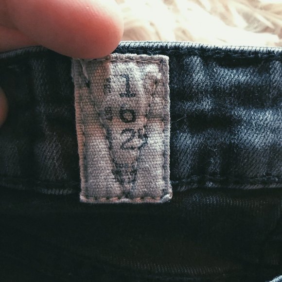 UEC - Volcom Jeans Size 1 - Distressed Washed Black w/raw hem - Straight Leg - Picture 6 of 9